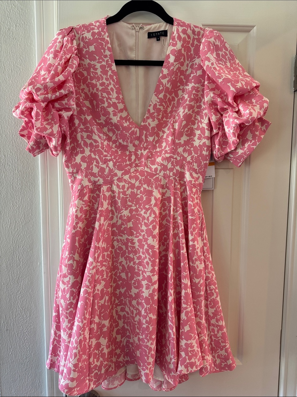 1.STATE Pink and White Floral V-Neck Dress